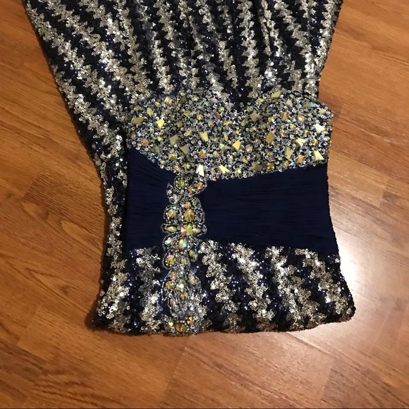 Prom dresses - Picture 2 of 5